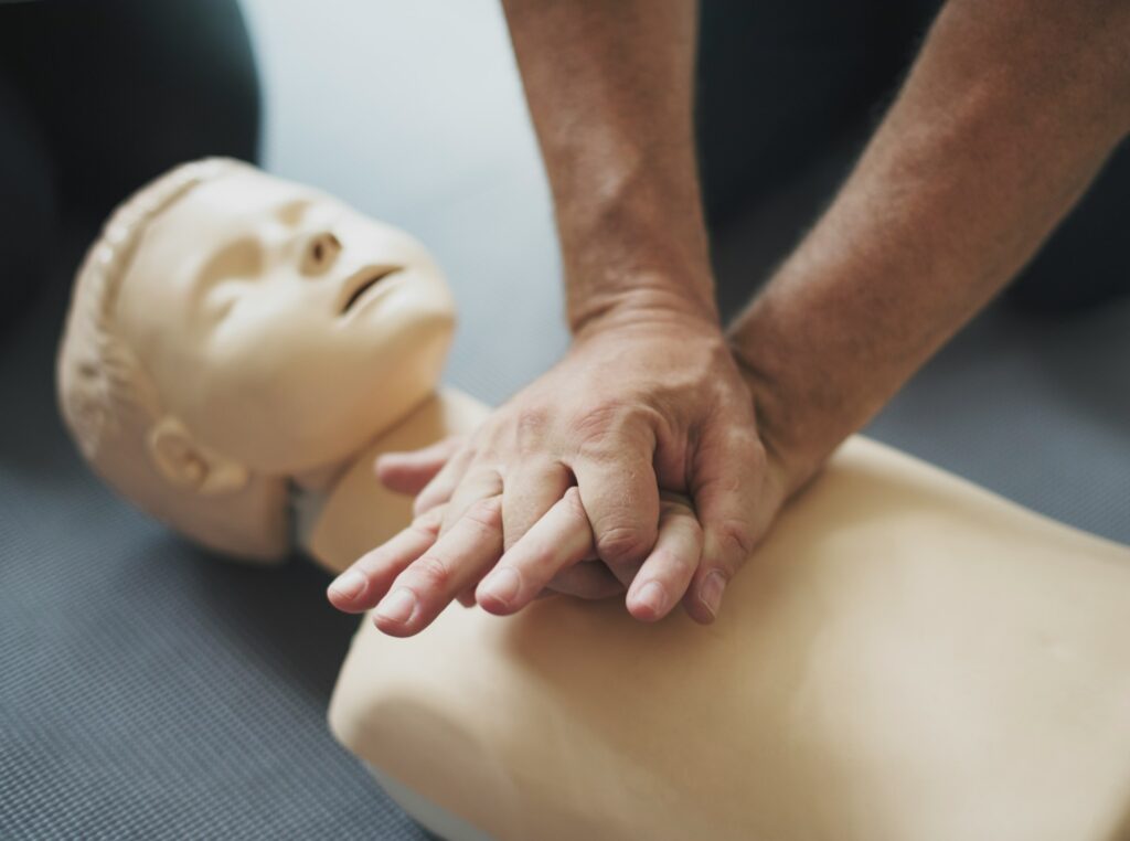 Evaluating CPR Classes for Dental Assistants in Nashville Clinics